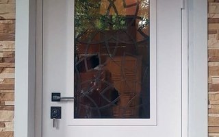 входная дверь для загородного дома вид снаружи